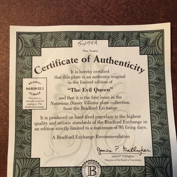 4 plate Notorious Disney Villains collection - Picture 9 of 12